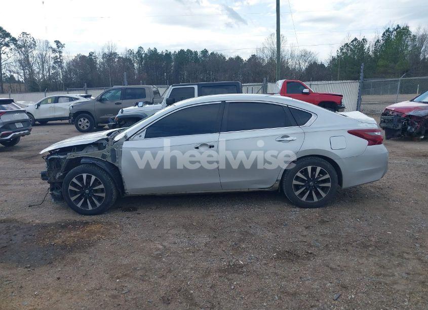 Photo 15 of 2018 Nissan Altima 2.5 SL (VIN 1N4AL3AP5JC161118)