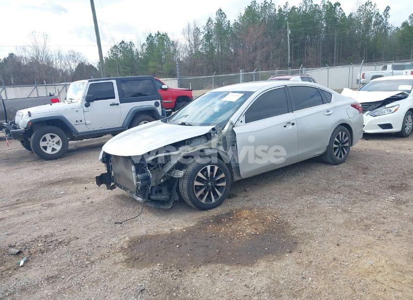 Photo 2 of 2018 Nissan Altima 2.5 SL (VIN 1N4AL3AP5JC161118)