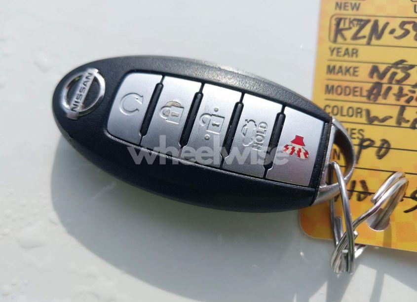 Photo 11 of 2018 Nissan Altima 2.5 SL (VIN 1N4AL3AP5JC170904)