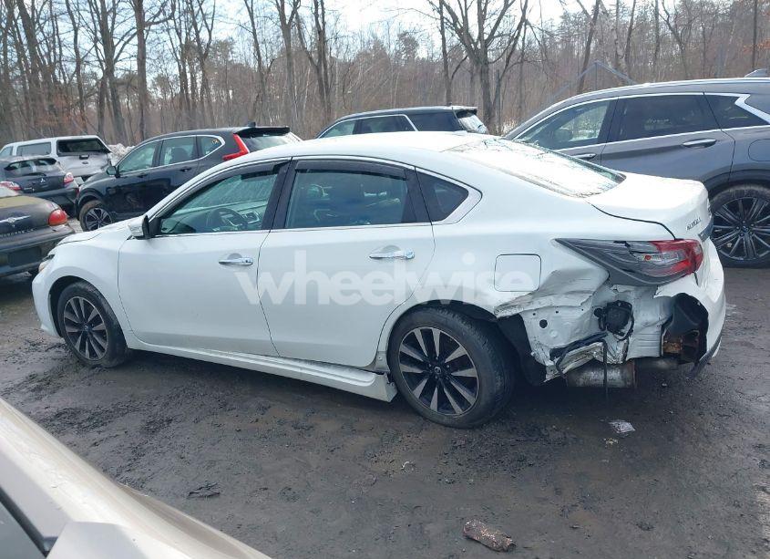 Photo 14 of 2018 Nissan Altima 2.5 SL (VIN 1N4AL3AP5JC170904)