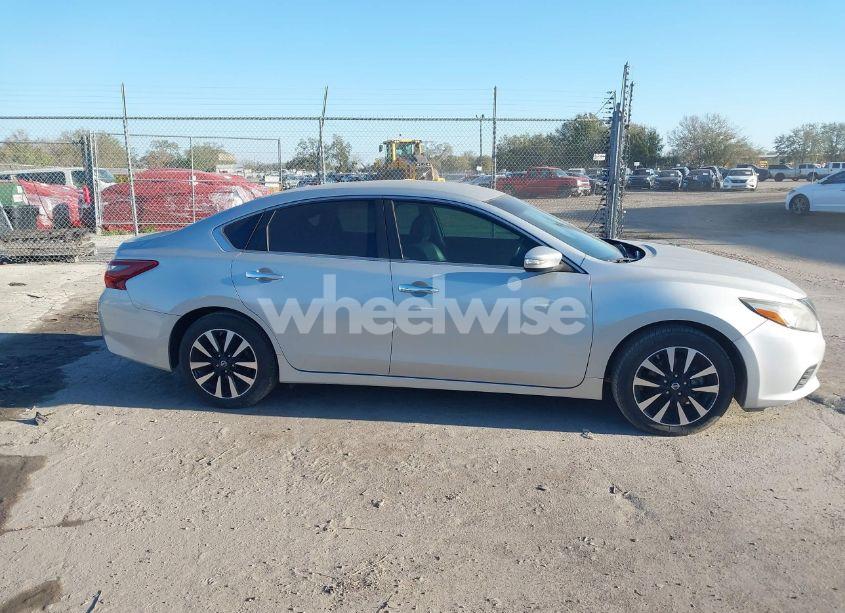 Photo 13 of 2018 Nissan Altima 2.5 SL (VIN 1N4AL3AP5JC171504)