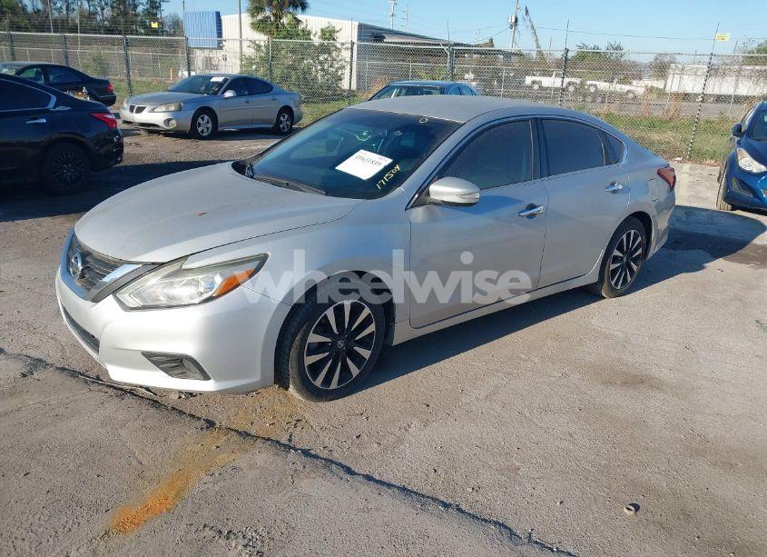 Photo 2 of 2018 Nissan Altima 2.5 SL (VIN 1N4AL3AP5JC171504)