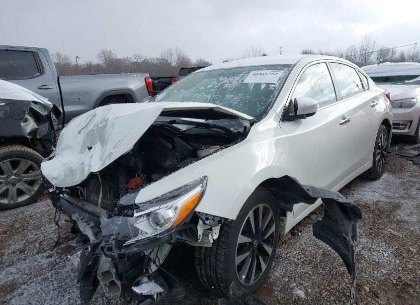 Photo 2 of 2018 Nissan Altima 2.5 SL (VIN 1N4AL3AP5JC176847)