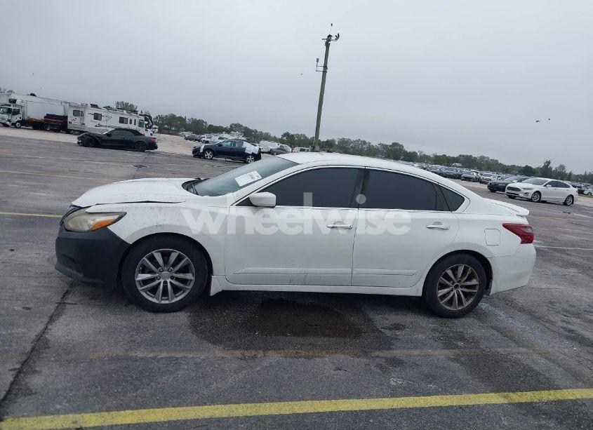 Photo 14 of 2018 Nissan Altima 2.5 S (VIN 1N4AL3AP5JC179473)