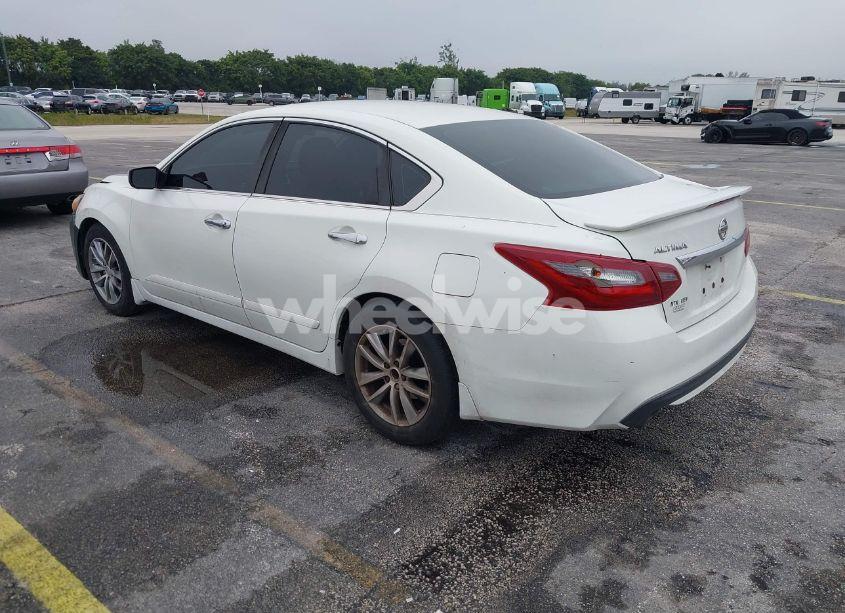 Photo 3 of 2018 Nissan Altima 2.5 S (VIN 1N4AL3AP5JC179473)