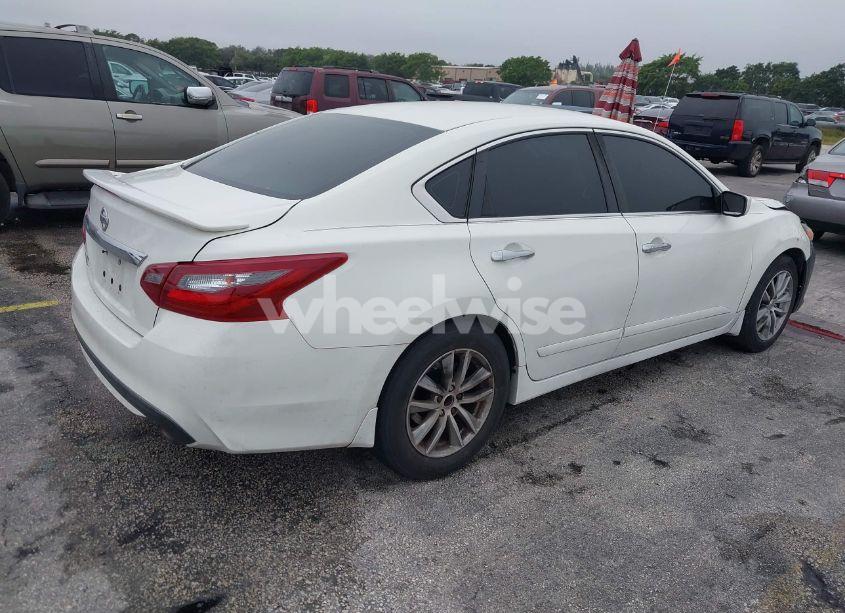 Photo 4 of 2018 Nissan Altima 2.5 S (VIN 1N4AL3AP5JC179473)