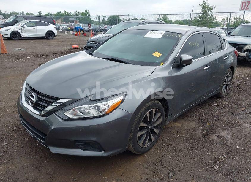 Photo 2 of 2018 Nissan Altima 2.5 SL (VIN 1N4AL3AP5JC183605)