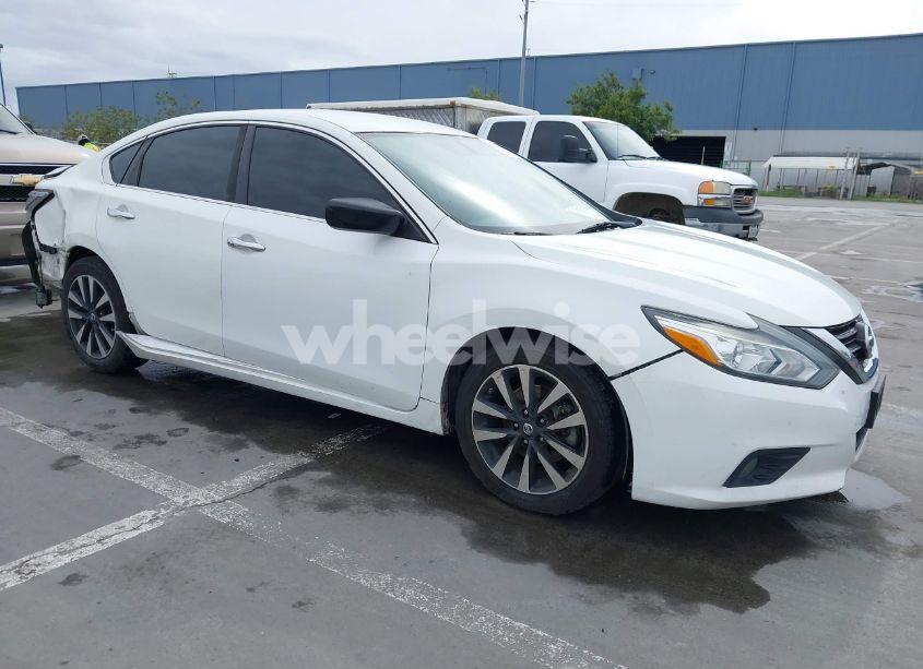 2018 Nissan Altima 2.5 SV (VIN 1N4AL3AP5JC190425) main photo