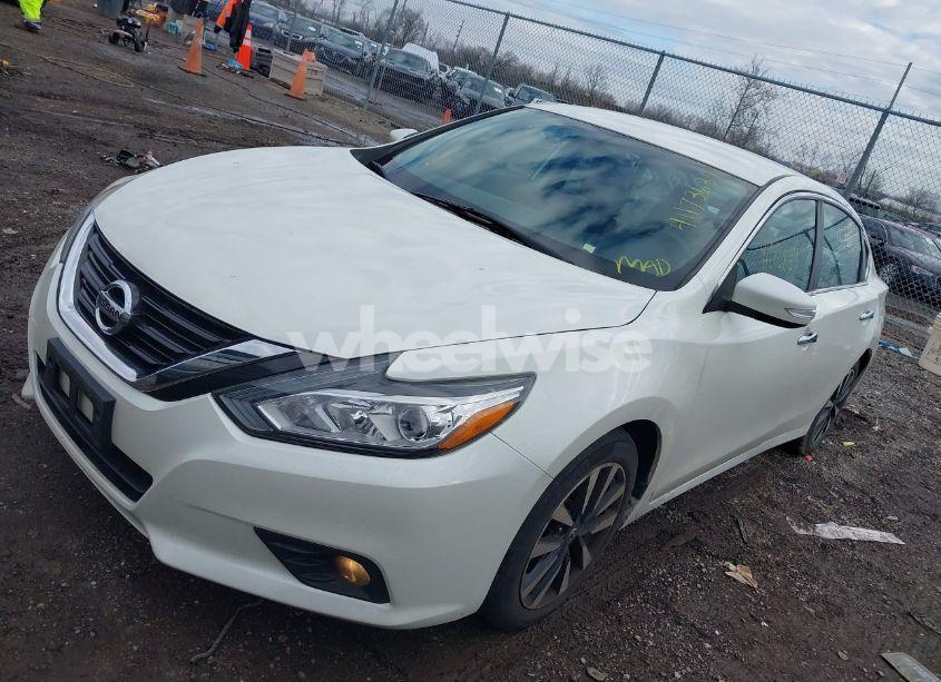 Photo 2 of 2018 Nissan Altima 2.5 SL (VIN 1N4AL3AP5JC192434)
