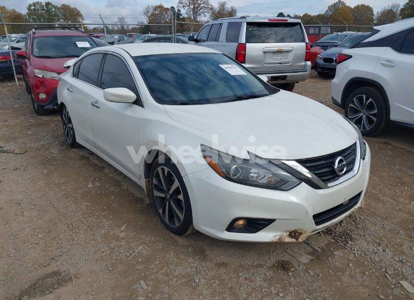 2018 Nissan Altima 2.5 SR (VIN 1N4AL3AP5JC192644) main photo