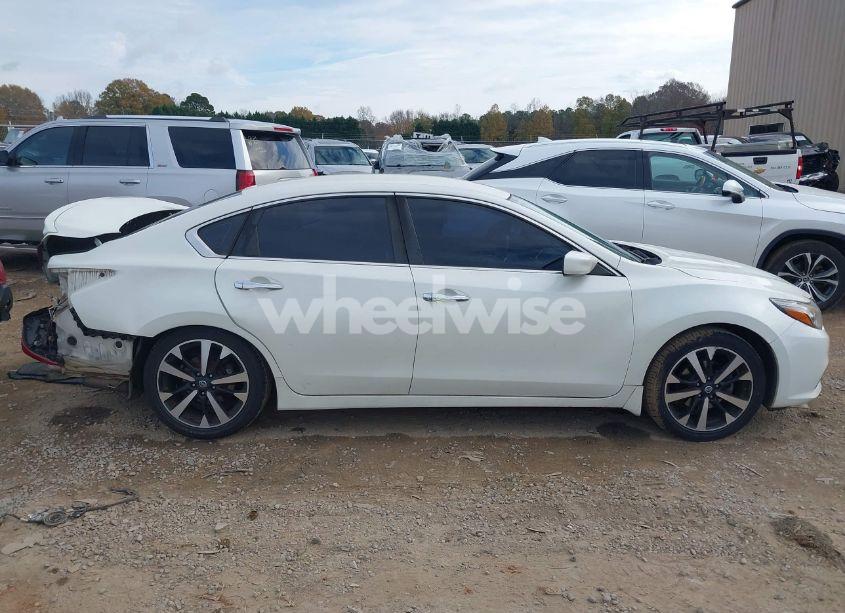 Photo 13 of 2018 Nissan Altima 2.5 SR (VIN 1N4AL3AP5JC192644)