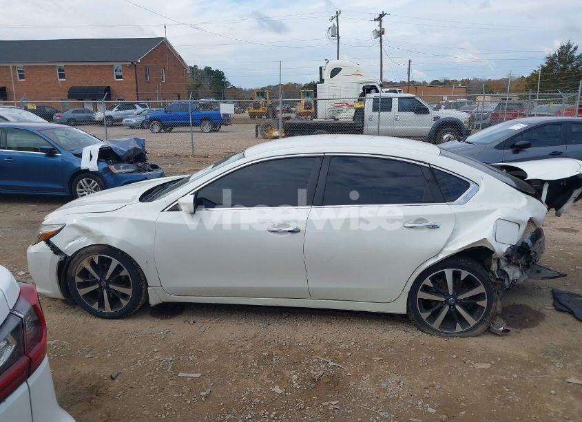 Photo 14 of 2018 Nissan Altima 2.5 SR (VIN 1N4AL3AP5JC192644)