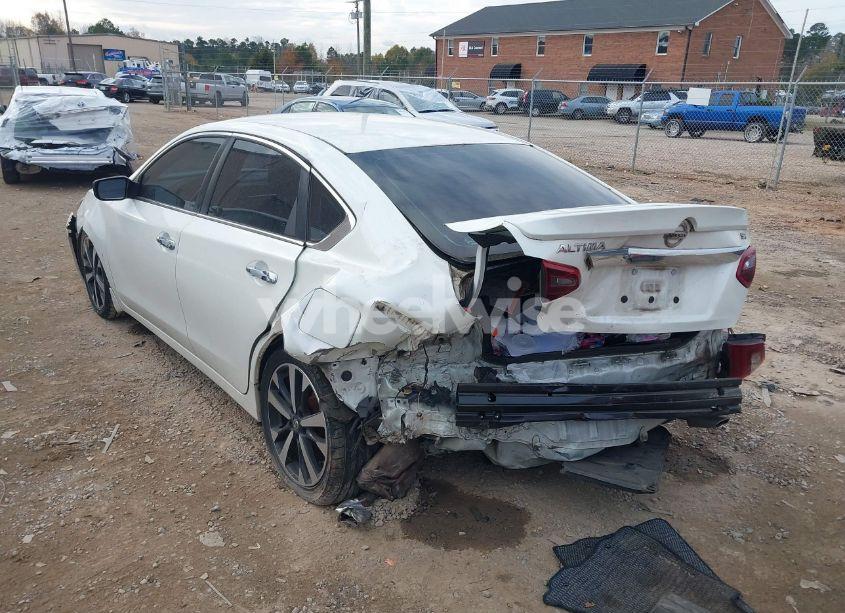 Photo 3 of 2018 Nissan Altima 2.5 SR (VIN 1N4AL3AP5JC192644)