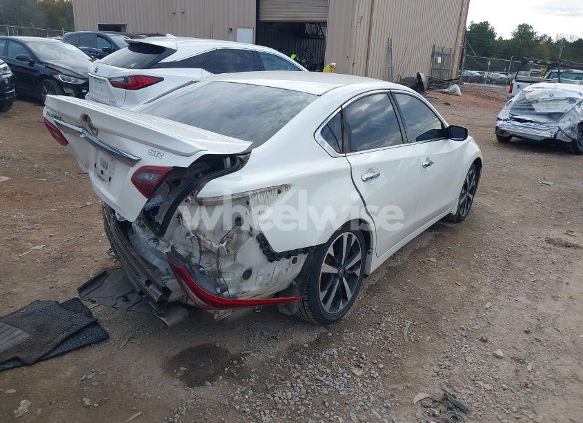 Photo 4 of 2018 Nissan Altima 2.5 SR (VIN 1N4AL3AP5JC192644)