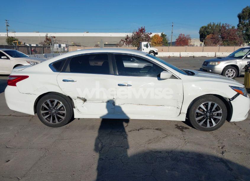 Photo 13 of 2018 Nissan Altima 2.5 SV (VIN 1N4AL3AP5JC192742)