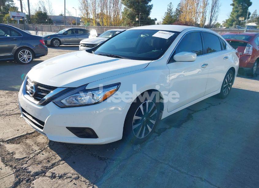 Photo 2 of 2018 Nissan Altima 2.5 SV (VIN 1N4AL3AP5JC192742)
