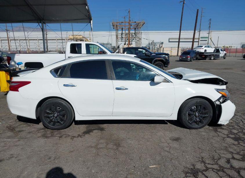 Photo 13 of 2018 Nissan Altima 2.5 S (VIN 1N4AL3AP5JC196631)
