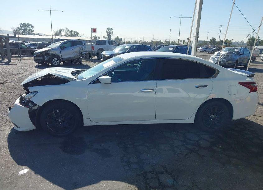 Photo 14 of 2018 Nissan Altima 2.5 S (VIN 1N4AL3AP5JC196631)