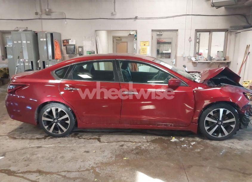 Photo 13 of 2018 Nissan Altima 2.5 SR (VIN 1N4AL3AP5JC198699)