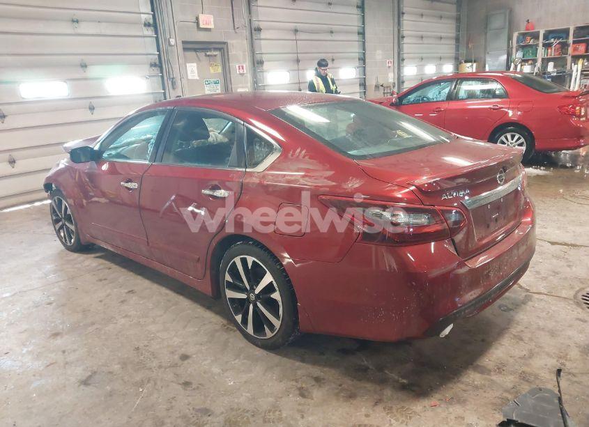 Photo 3 of 2018 Nissan Altima 2.5 SR (VIN 1N4AL3AP5JC198699)