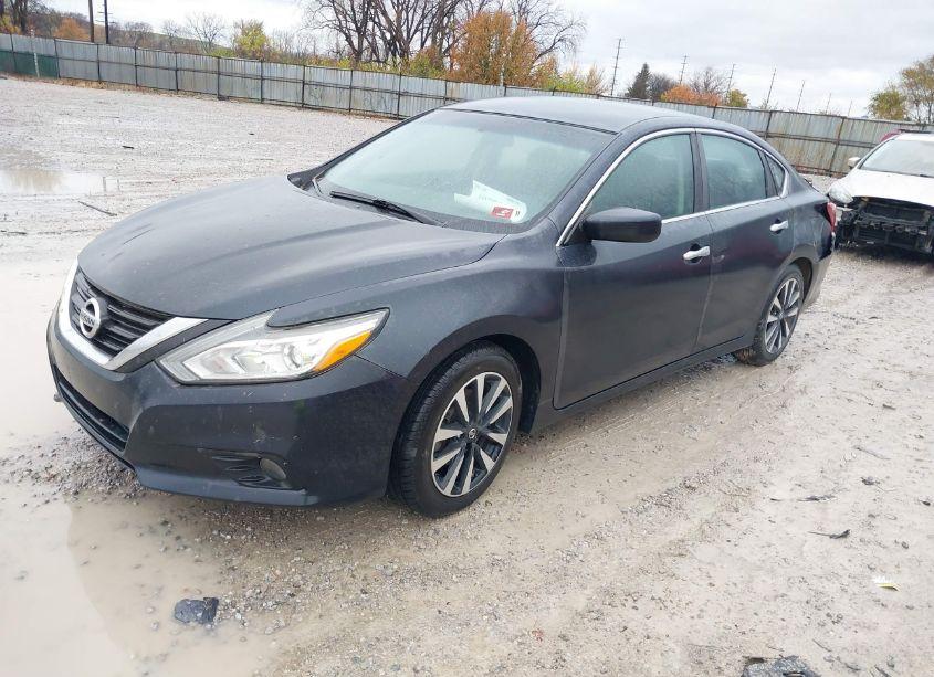 Photo 2 of 2018 Nissan Altima 2.5 SV (VIN 1N4AL3AP5JC198718)