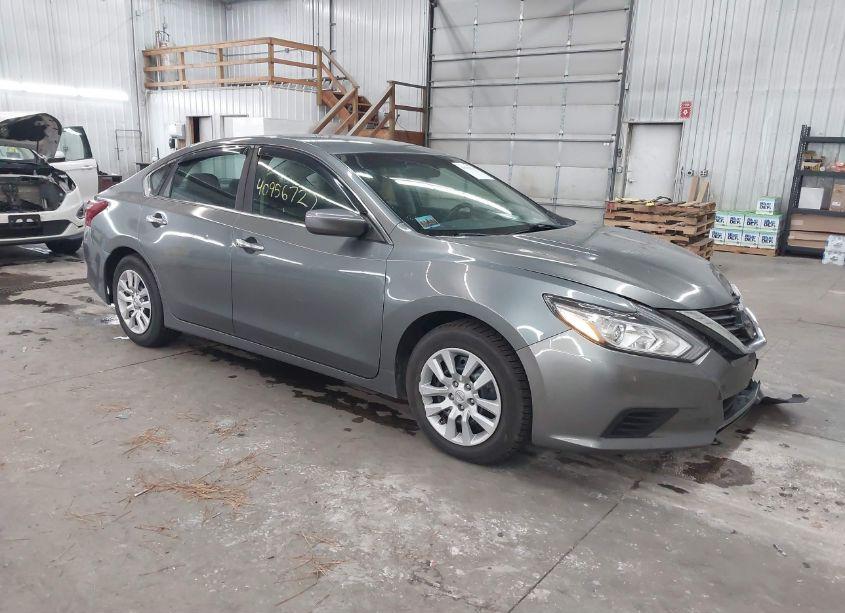 2018 Nissan Altima 2.5 S (VIN 1N4AL3AP5JC201052) main photo