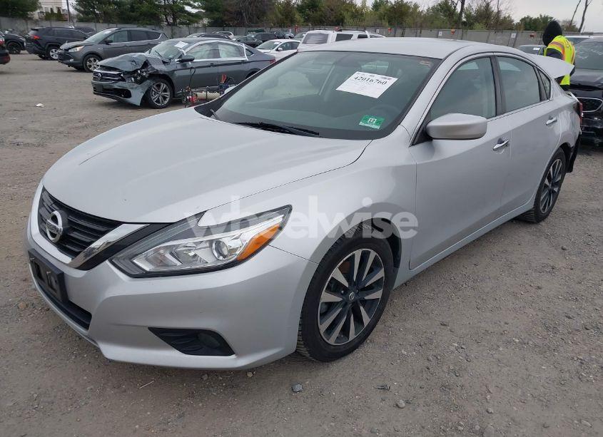 Photo 2 of 2018 Nissan Altima 2.5 SV (VIN 1N4AL3AP5JC206896)