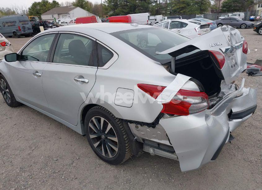 Photo 3 of 2018 Nissan Altima 2.5 SV (VIN 1N4AL3AP5JC206896)