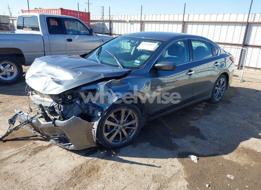 Photo 2 of 2018 Nissan Altima 2.5 SR (VIN 1N4AL3AP5JC212200)