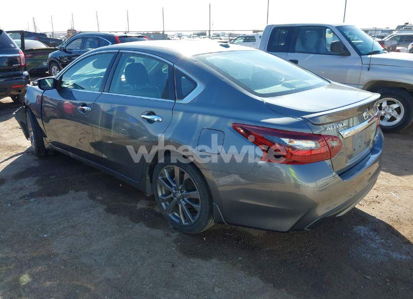 Photo 3 of 2018 Nissan Altima 2.5 SR (VIN 1N4AL3AP5JC212200)