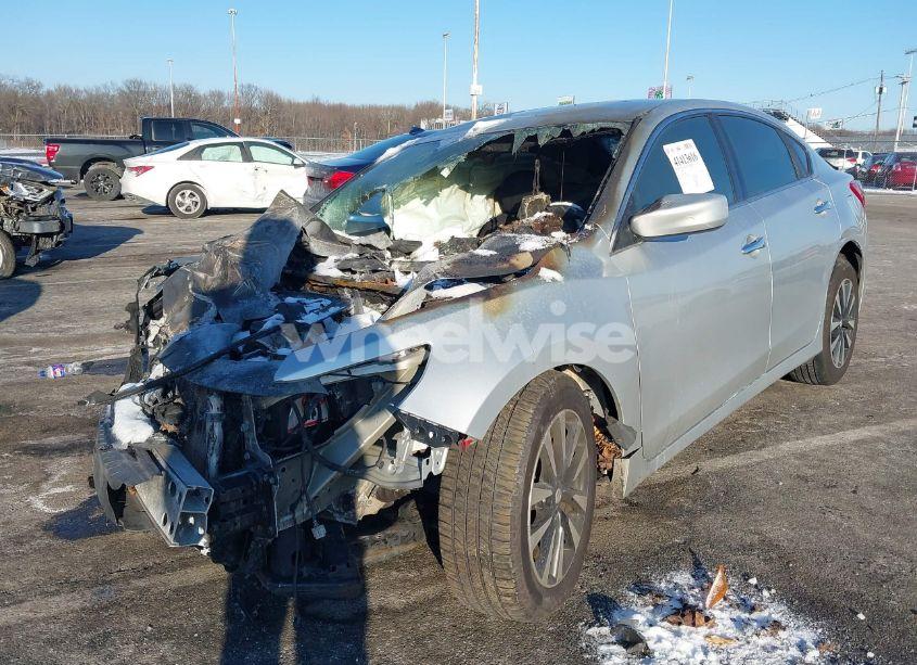 Photo 2 of 2018 Nissan Altima 2.5 SV (VIN 1N4AL3AP5JC213069)