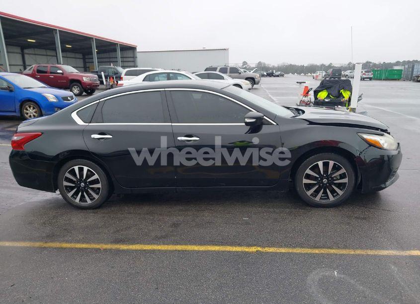 Photo 13 of 2018 Nissan Altima 2.5 SL (VIN 1N4AL3AP5JC221866)
