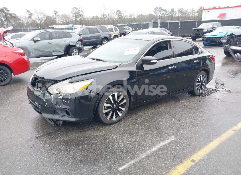 Photo 2 of 2018 Nissan Altima 2.5 SL (VIN 1N4AL3AP5JC221866)