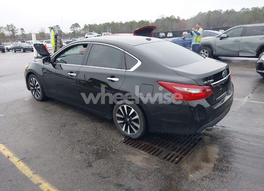 Photo 3 of 2018 Nissan Altima 2.5 SL (VIN 1N4AL3AP5JC221866)