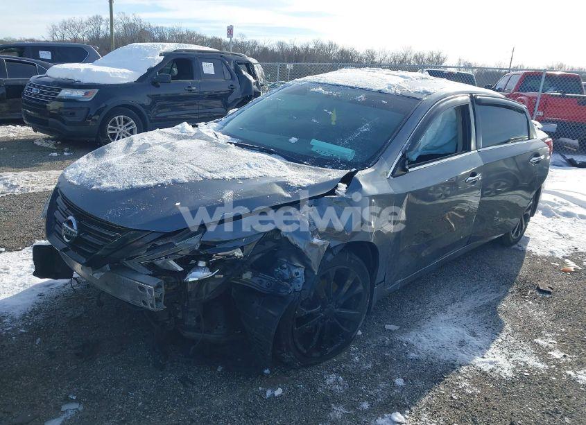 Photo 2 of 2018 Nissan Altima 2.5 SR (VIN 1N4AL3AP5JC223486)