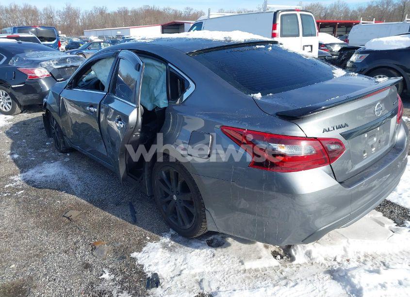 Photo 3 of 2018 Nissan Altima 2.5 SR (VIN 1N4AL3AP5JC223486)