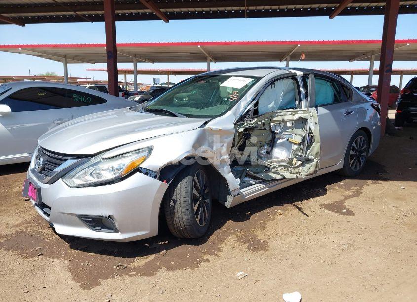 Photo 2 of 2018 Nissan Altima 2.5 SL (VIN 1N4AL3AP5JC224394)