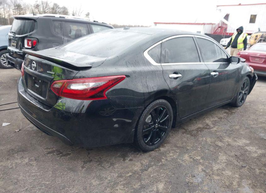 Photo 4 of 2018 Nissan Altima 2.5 SR (VIN 1N4AL3AP5JC262112)