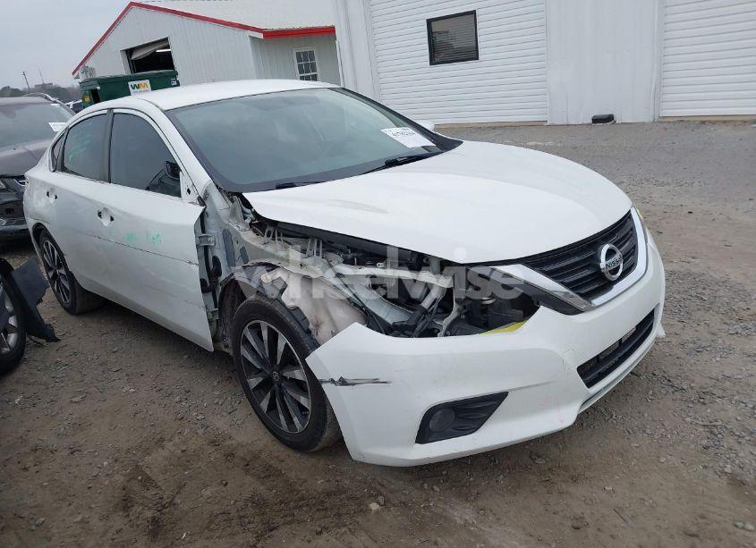 2018 Nissan Altima 2.5 SV (VIN 1N4AL3AP5JC266306) main photo