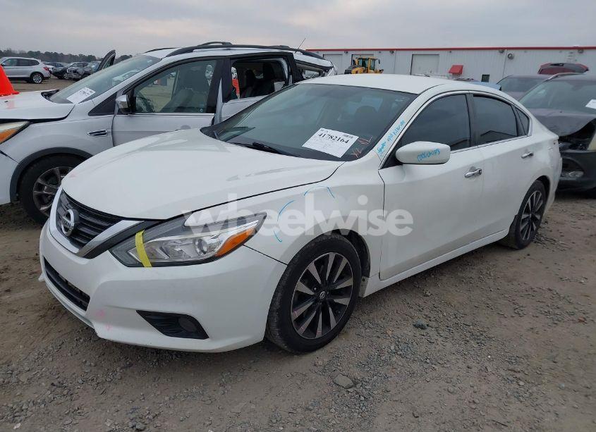 Photo 2 of 2018 Nissan Altima 2.5 SV (VIN 1N4AL3AP5JC266306)