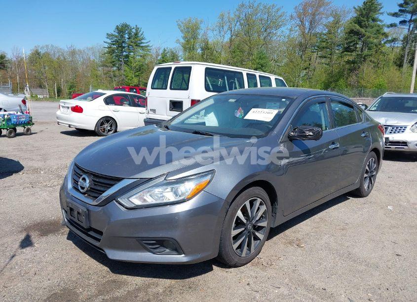 Photo 2 of 2018 Nissan Altima 2.5 SV (VIN 1N4AL3AP5JC270792)