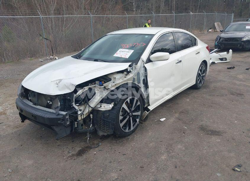Photo 2 of 2018 Nissan Altima 2.5 SR (VIN 1N4AL3AP5JC283610)