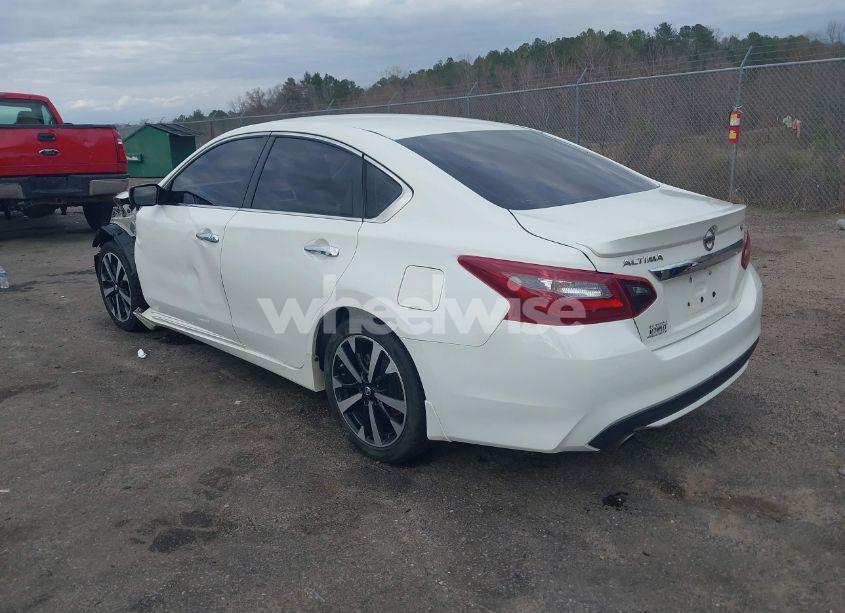 Photo 3 of 2018 Nissan Altima 2.5 SR (VIN 1N4AL3AP5JC283610)