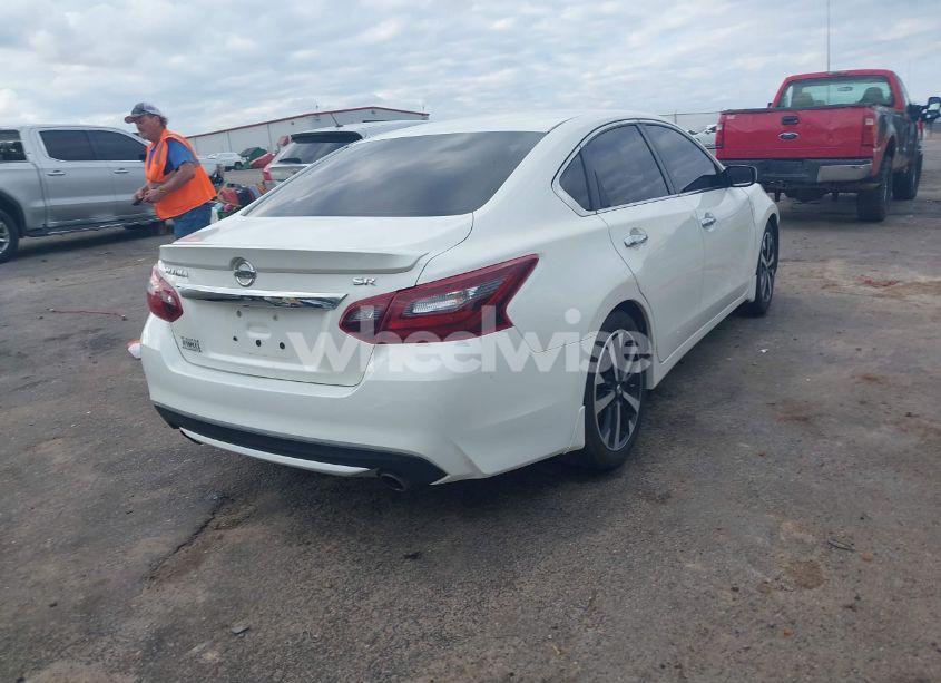 Photo 4 of 2018 Nissan Altima 2.5 SR (VIN 1N4AL3AP5JC283610)