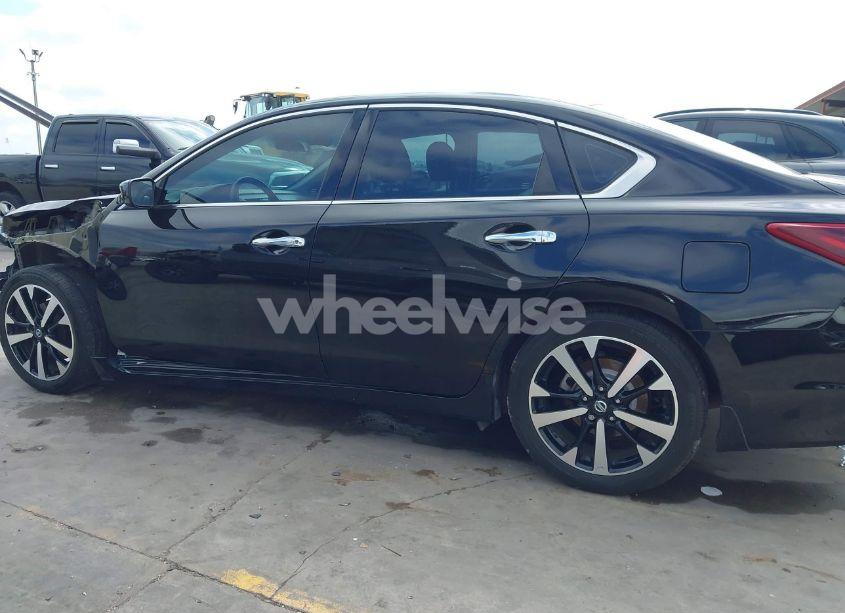 Photo 15 of 2018 Nissan Altima 2.5 SR (VIN 1N4AL3AP5JC474055)