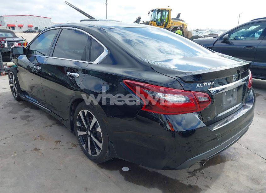 Photo 3 of 2018 Nissan Altima 2.5 SR (VIN 1N4AL3AP5JC474055)