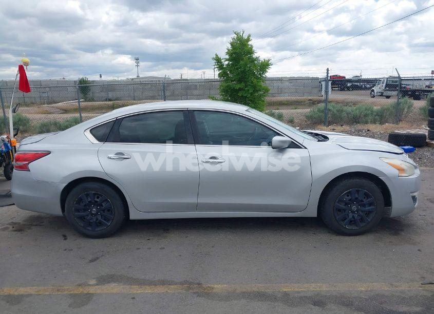 Photo 13 of 2015 Nissan Altima 2.5/2.5 S/2.5 SL/2.5 SV (VIN 1N4AL3AP6FC235086)