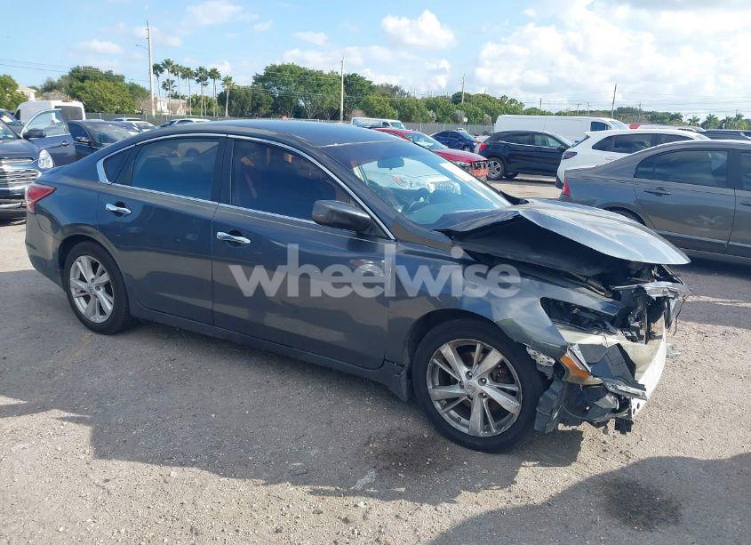 2015 Nissan Altima 2.5 SV (VIN 1N4AL3AP6FC295952) main photo