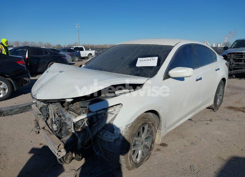 Photo 2 of 2015 Nissan Altima 2.5 S (VIN 1N4AL3AP6FC572258)
