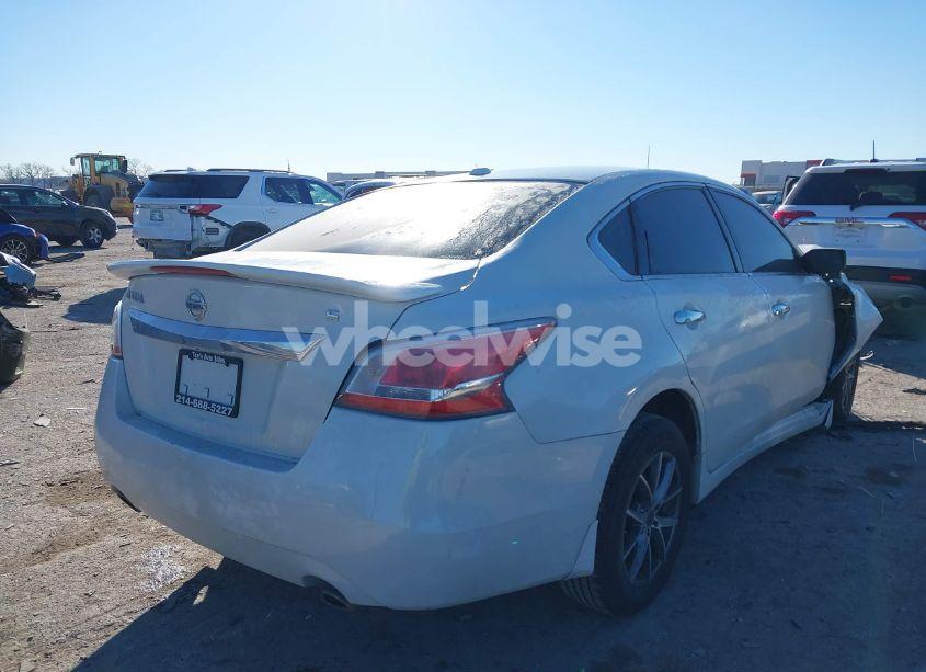 Photo 4 of 2015 Nissan Altima 2.5 S (VIN 1N4AL3AP6FC572258)